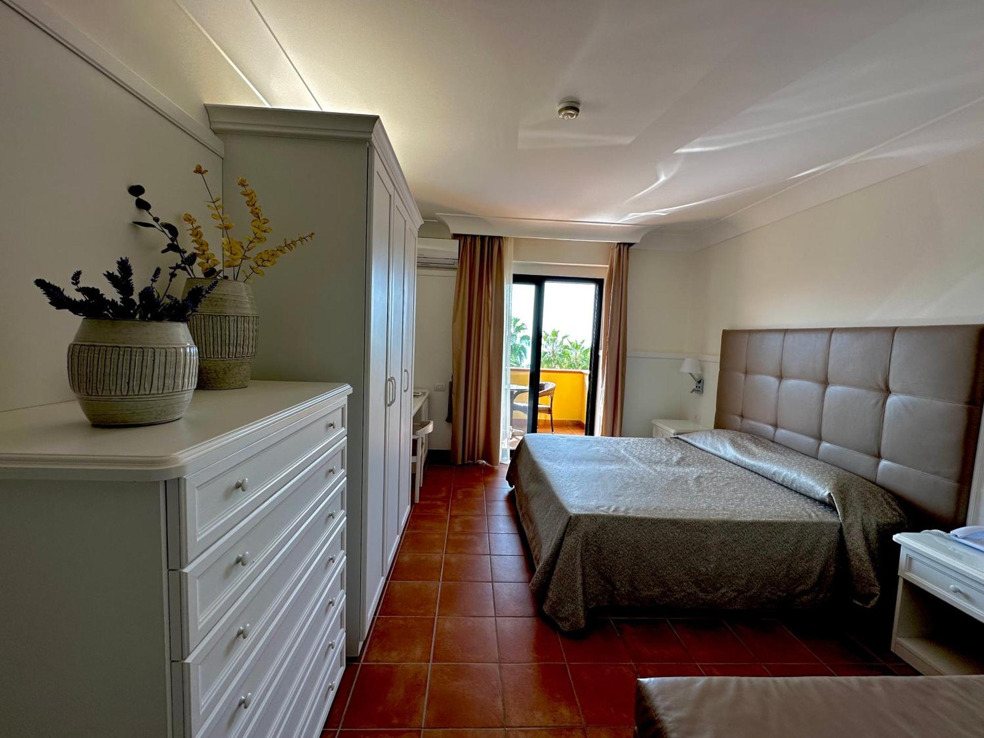 Baia Di Ulisse Wellness & Spa San Leone Exterior photo